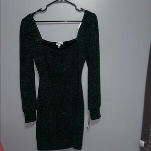 Xtraordinary Green Bodycon Dress with Bishop Sleeves and Square Neck